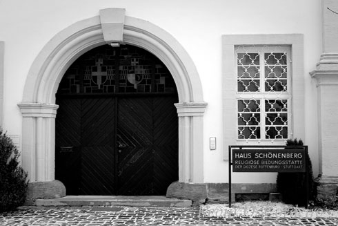 By Kevin Dominic Cordeiro, photography in black and white, Cortenography, wooden door
