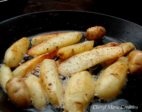Anya potatoes frying; stekt Anya potatisar