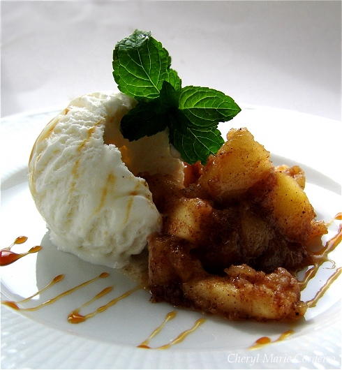 Vanilla gelato, ice-cream served with apple cinnamon marmalade