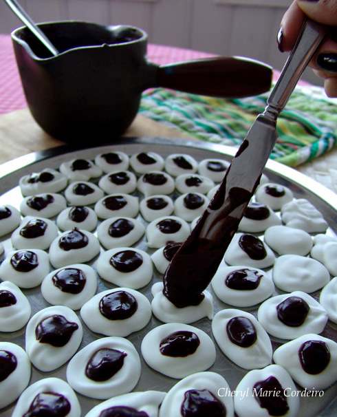 Peppermint and chocolate drops, julgodis, Cheryl Marie Cordeiro