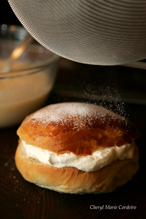Dusting over the semla bun with icing sugar or florsocker (powdered sugar).