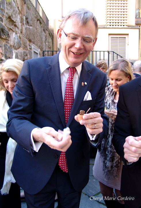 Lars Bäckström, Governor of Gothenburg, at the pre-dinner mingle, Western Swedish Academy of Gastronomy awards ceremony 2010.