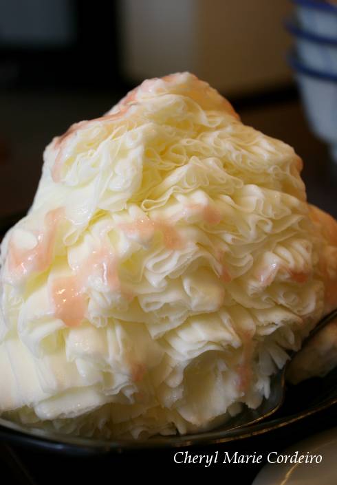 Flaky ice-cream with a hint of peach, Ji De Chi, Jurong Point, Singapore.