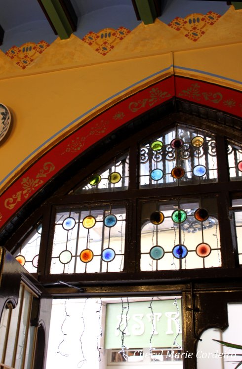 Els Quatre Gats, stained glass windows.