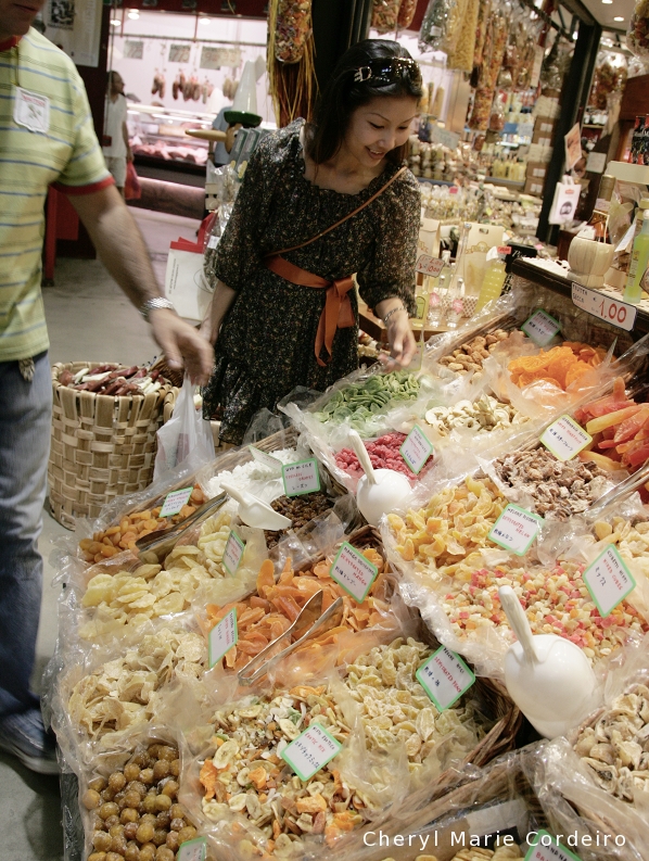 Cheryl Marie Cordeiro, San Lorenzo, Florence, Italy. Market.