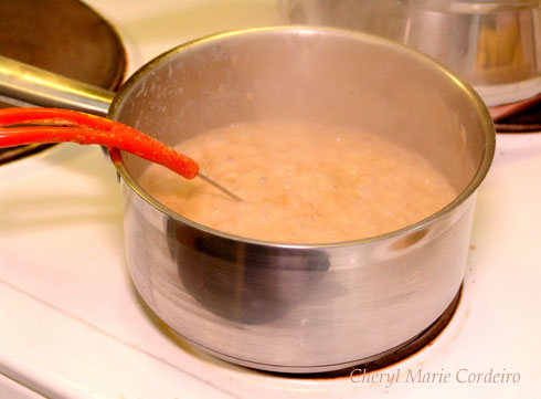 Cooking a light brown sauce to the Swedish meatballs