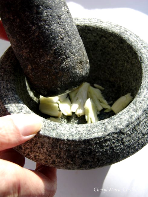 Fresh garlic in a pounder