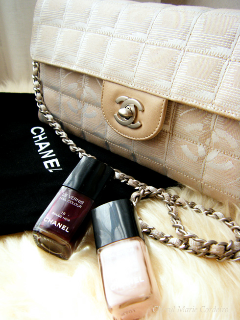 Chanel Travel Line flap bag in linen, Chanel no. 18 Rouge Noir and no. 453 Magnolia Rose nail polish