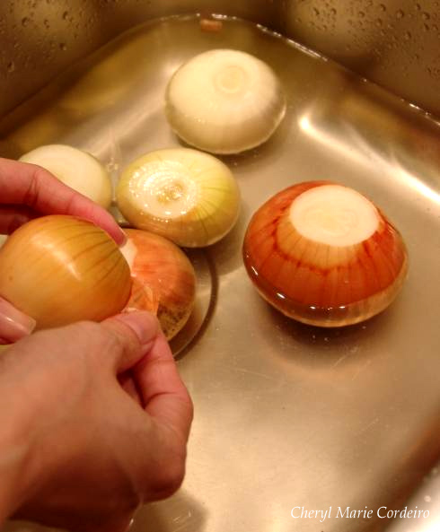 Peeling onions in warm water