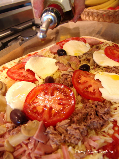 Toppings with olive oil, Pizza_070