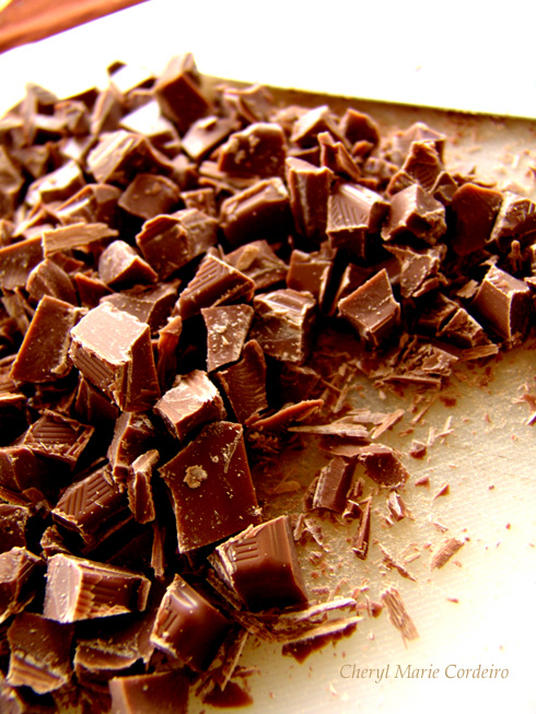 Chopped chocolate block; hackad choklad till chokladkakor, recept.