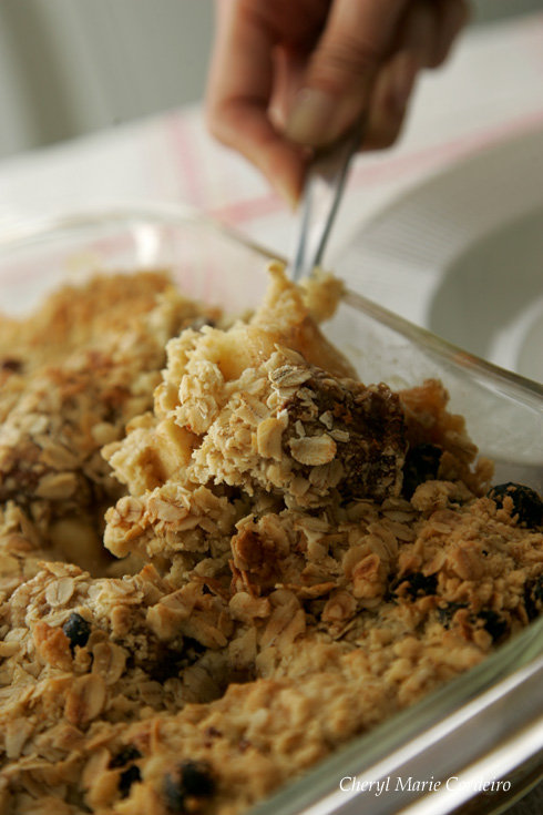 In a scoop, apple and banana crumble.