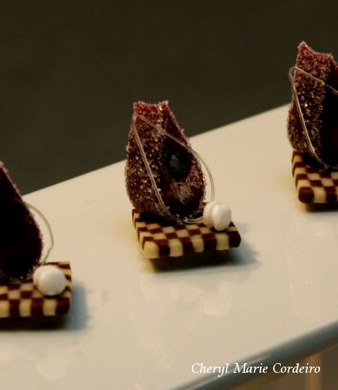 Petit four with red currant marmalade and checkered cake..