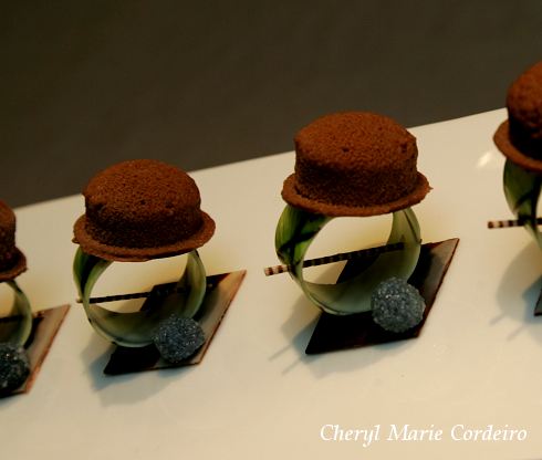 Petit four in the shape of a hat.