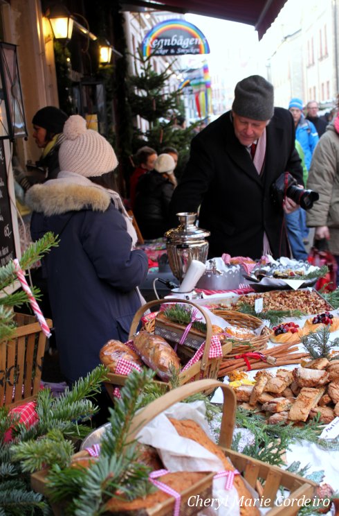 Jan-Erik Nilsson, at a café stall at Haga julmarknad 2010.