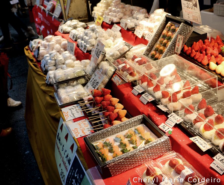 Tsukiji Market (築地市場, Tsukiji Shijō)